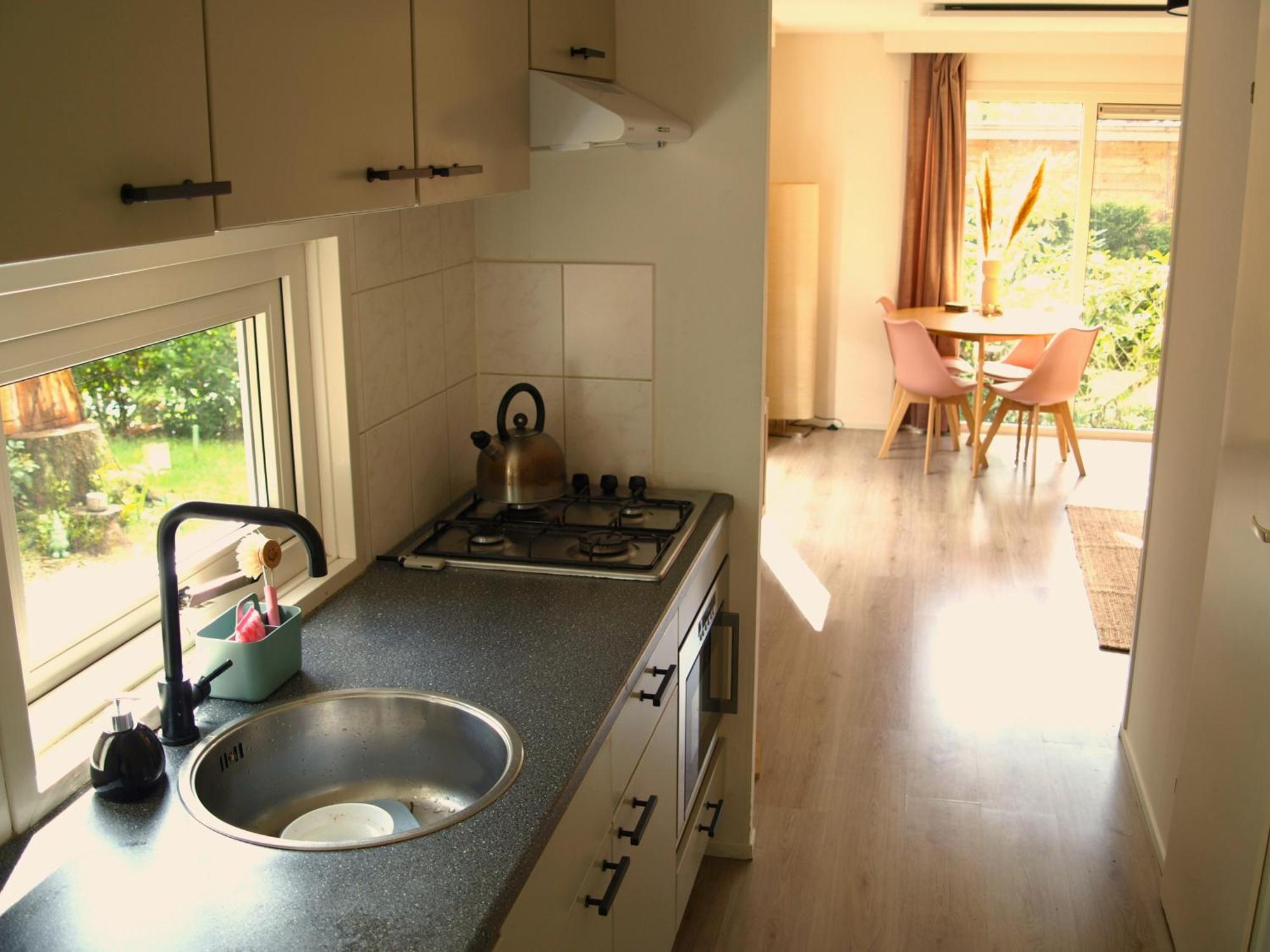 Gezellig Gemoderniseerd Chalet Op De Veluwe Путен Екстериор снимка